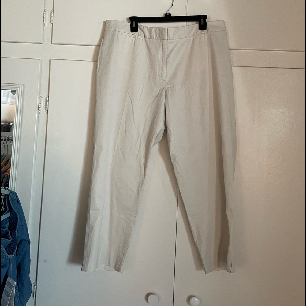 Talbots Women’s pants. Natural waist, relaxed through hip and thighs